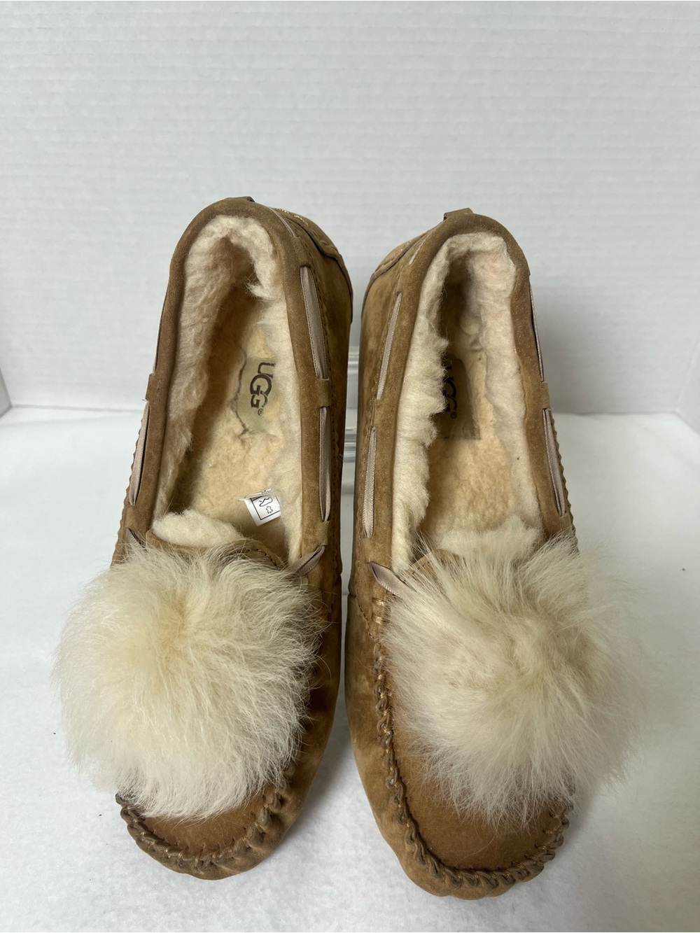 Ugg Womens Suede Leather Dakota Pom Pom Slippers Moccasins Size 7